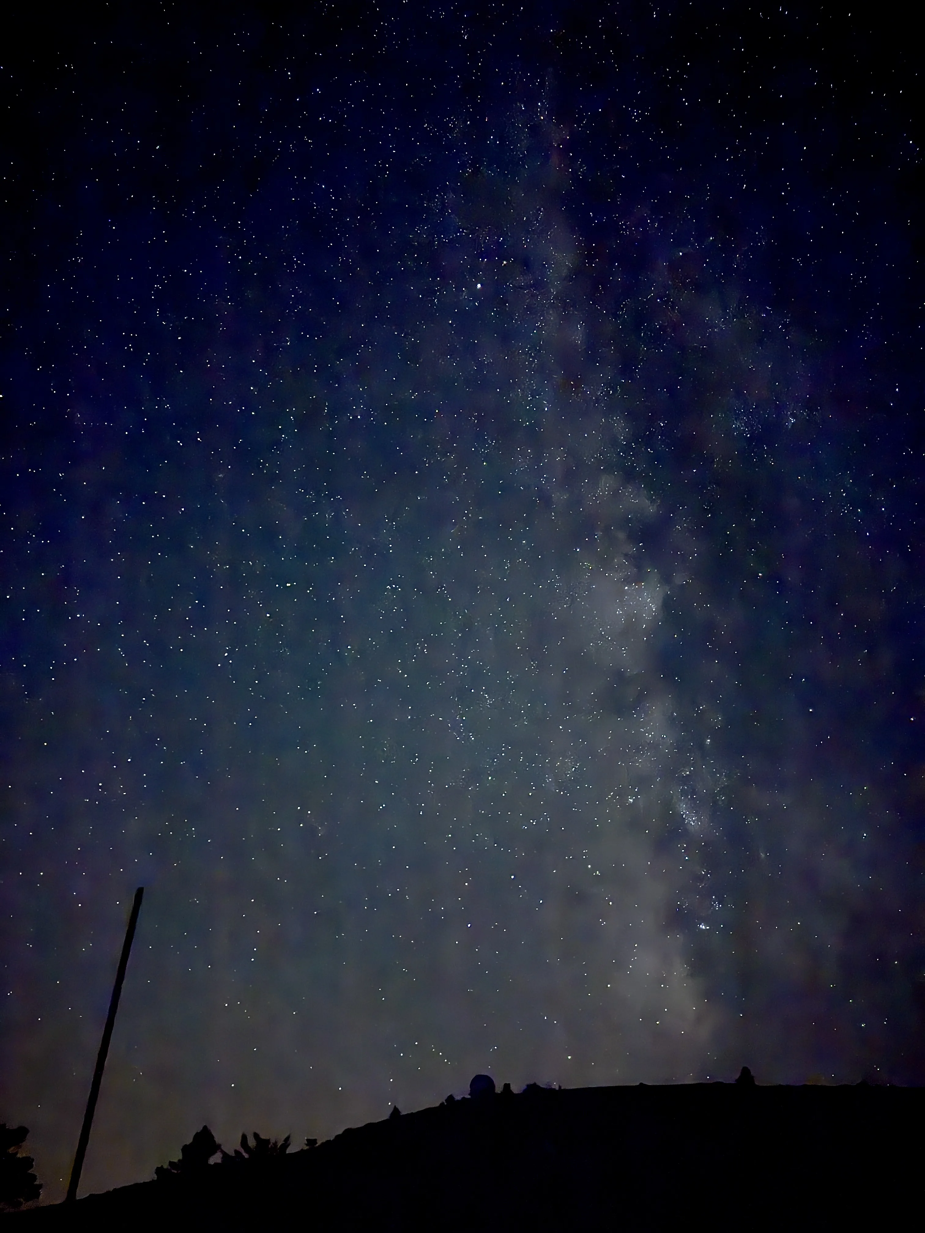 Vía Láctea sobre la cúpula del Observatorio de Javalambre