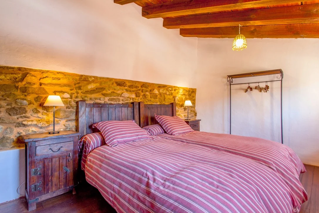 Dormitorio (vista 2) - Casa Pepita, La Almeza, Alpuente