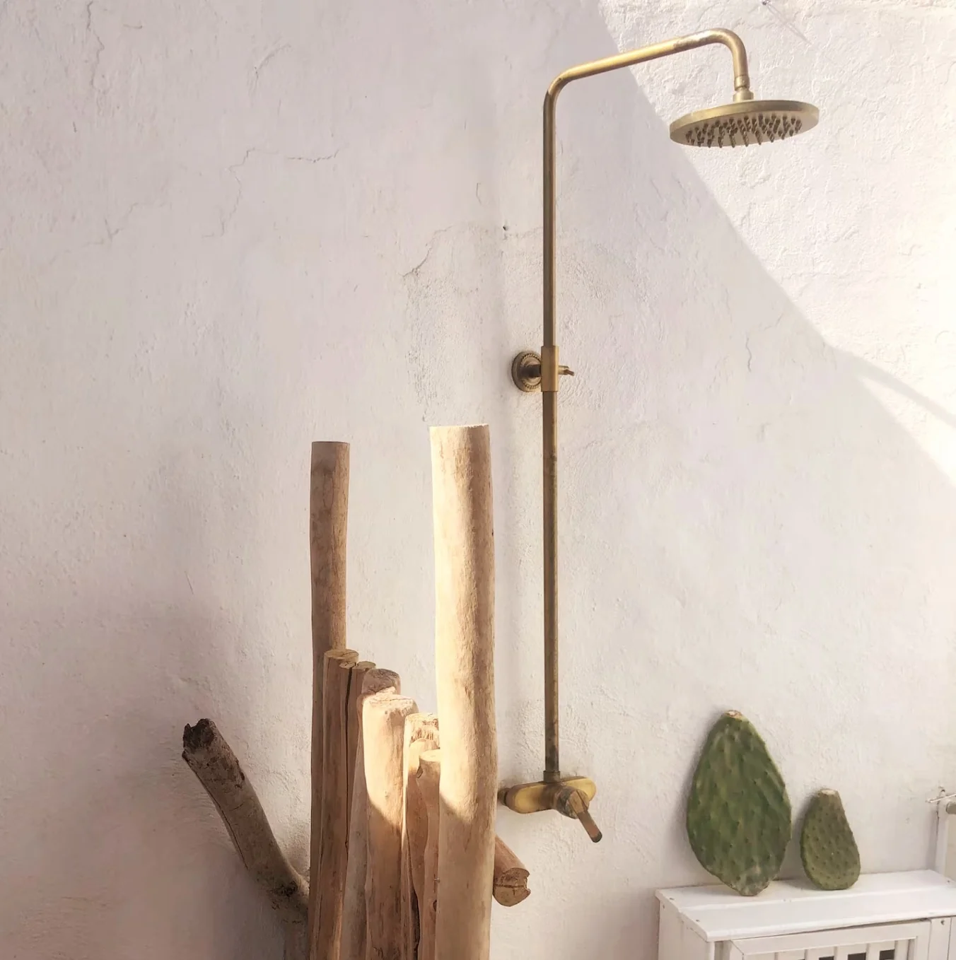 Ducha exterior - Casa Gonda, Cap d'Artrutx, Menorca