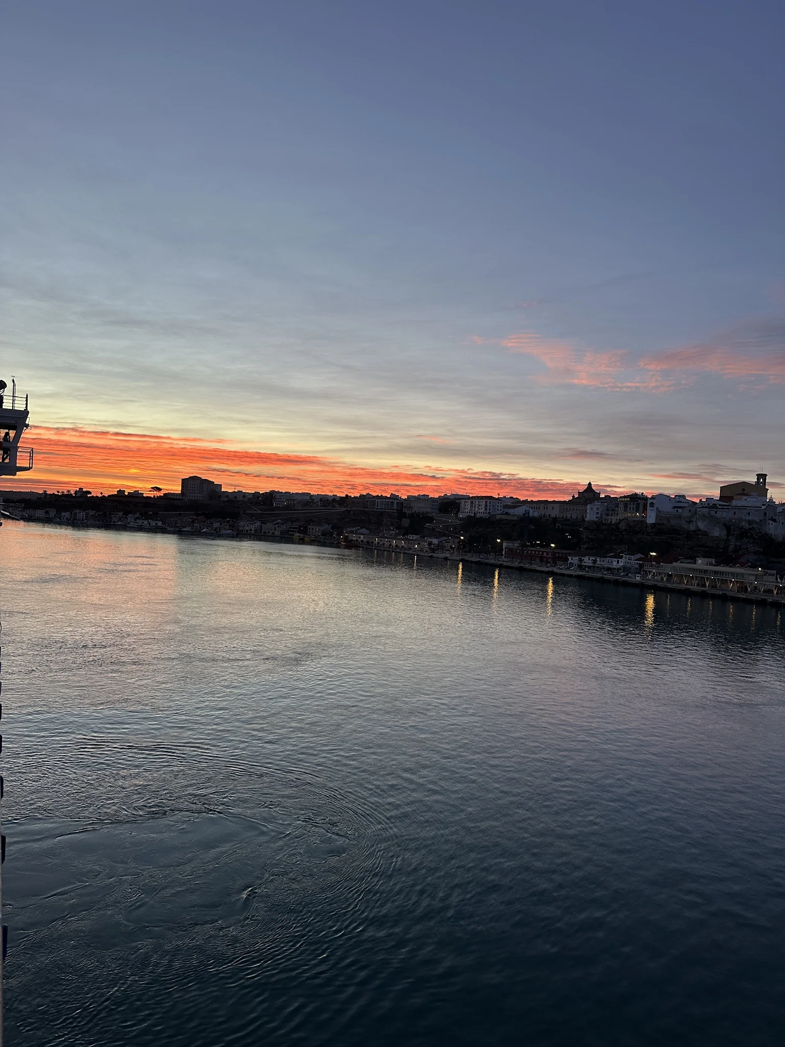Puerto de Mahón al atardecer